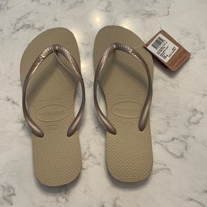 NWT Havaianas flip flops
